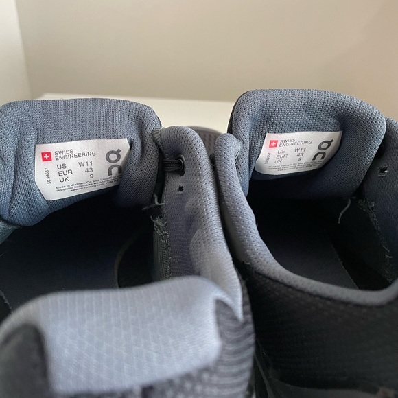 On Cloud Women’s Cloudace running shoes sz 11 - Picture 6 of 6